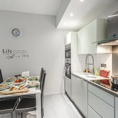 Dante 10 - Cosy Close Sea Apartment *