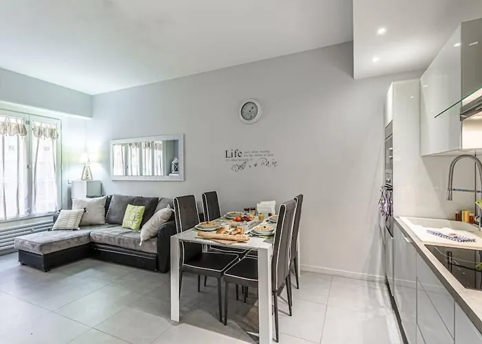 Dante 10 - Cosy Close Sea Nice